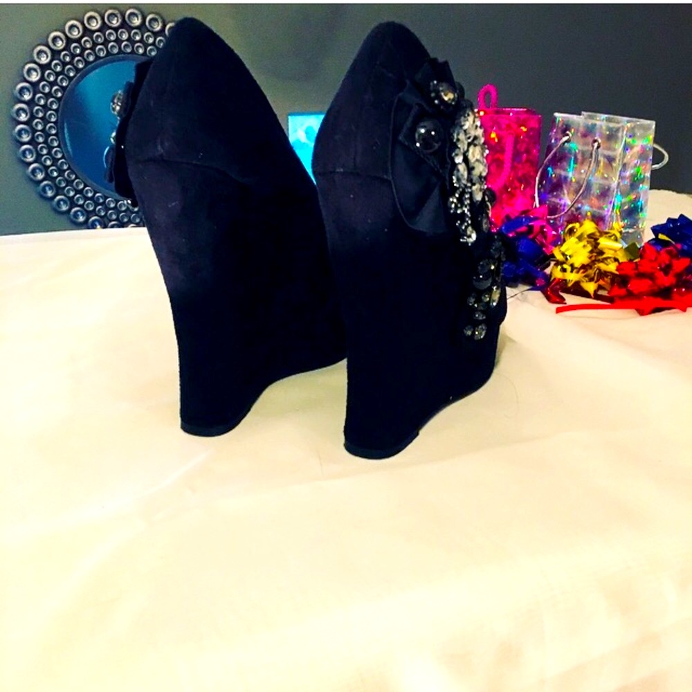 ❤️🔥ZigISoho Rhinestoned Black Suede Wedges 10❤️🔥 - Picture 7 of 8